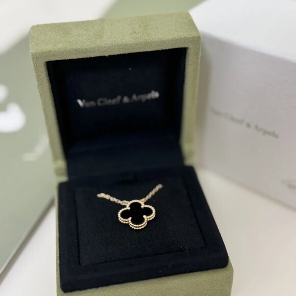 COPY - Authentic✨ Van Cleef & Arpels ✨18k necklace - Picture 7 of 7